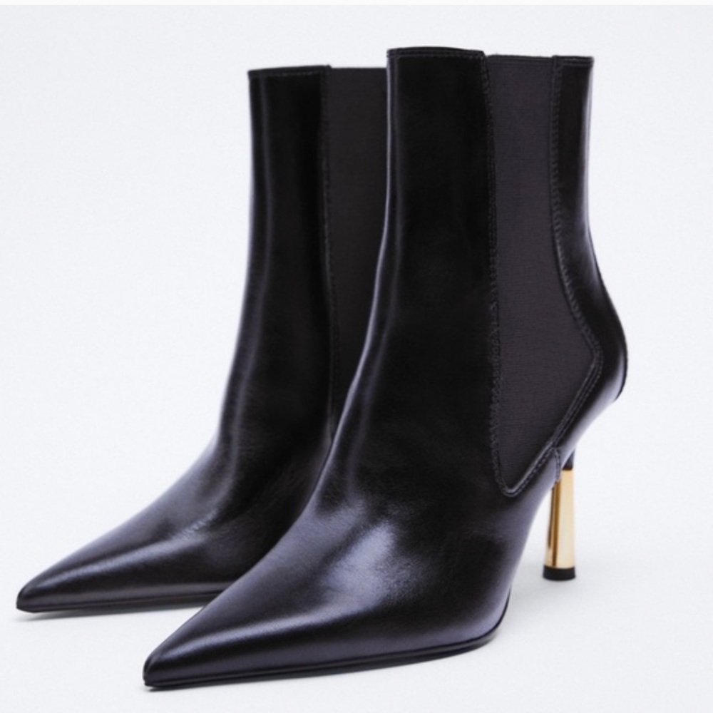 NWT. Zara Black Leather Metallic Heel Chelsea Boots